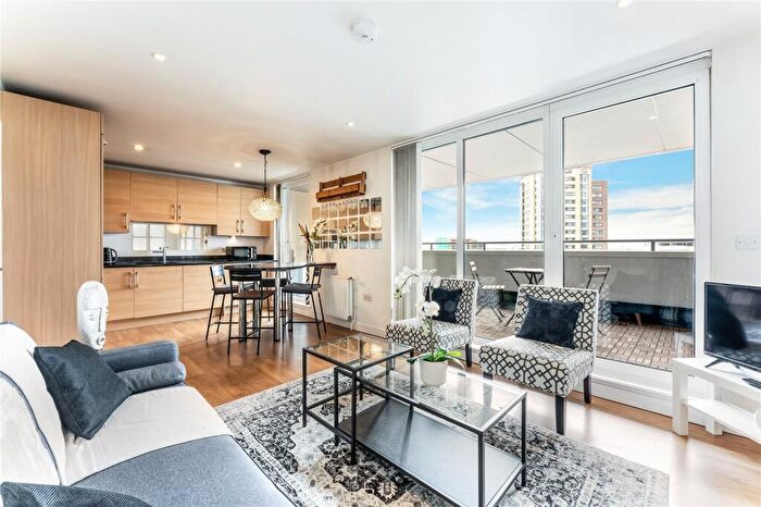 3 Bedroom Apartment To Rent In Ward Road, London, E15