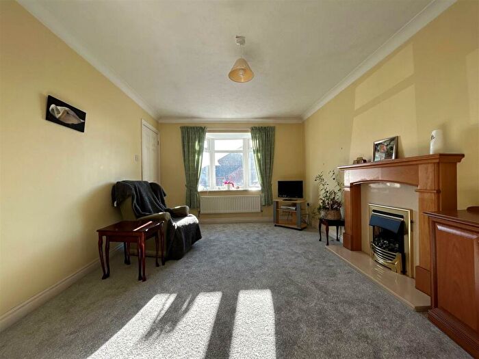 2 Bedroom Bungalow For Sale In Johnsons Grove, Oldbury, B68