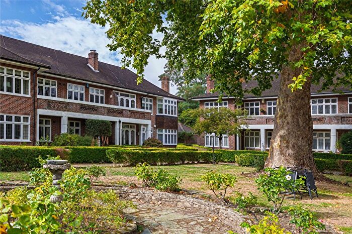 3 Bedroom Flat For Sale In Lytton Grove, London, SW15