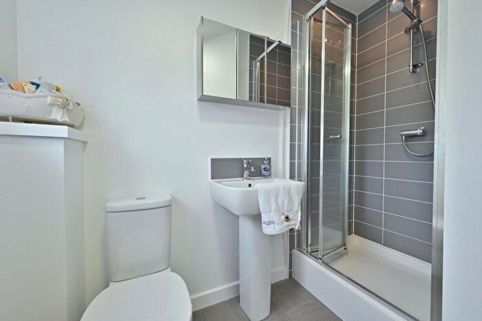 3 Bedroom End Of Terrace House For Sale In Craigmuir Drive, Bishopton, PA7