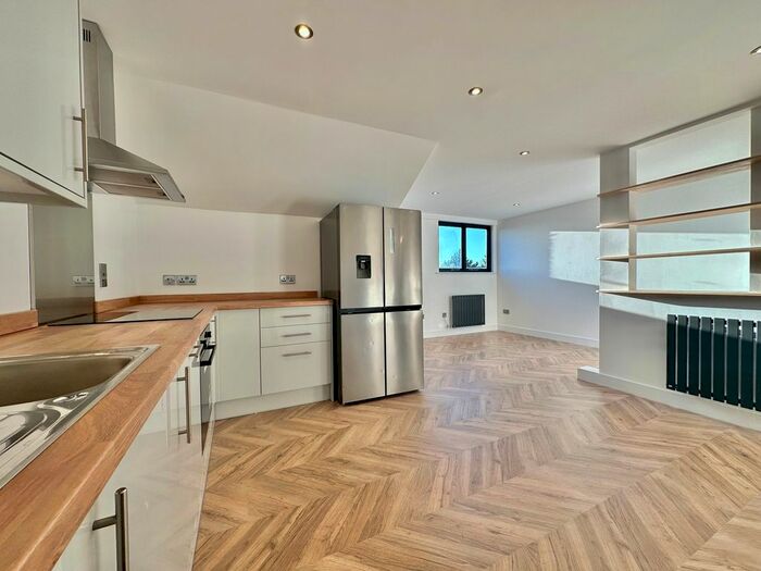 3 Bedroom Flat To Rent In Egerton Gate, Shenley Brook End, MK5