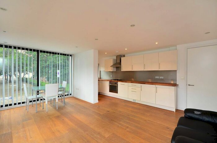 2 Bedroom Flat To Rent In City Road, Angel, London, EC1V