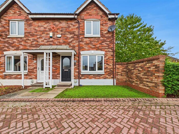 3 Bedroom End Of Terrace House For Sale In Darnholm Court, Howdale Road, Hull, HU8