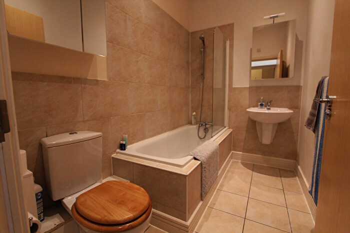 2 Bedroom Flat To Rent In Consort Mews, Knowle, PO17