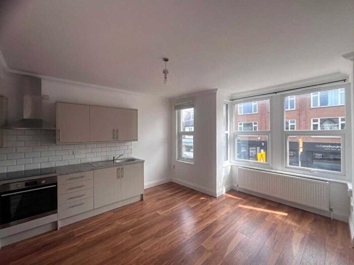 2 Bedroom Apartment To Rent In Rectory Grove, Leigh On Sea, SS9