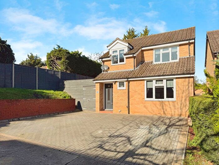 3 Bedroom Detached House For Sale In Willowside, Woodley, Reading, RG5