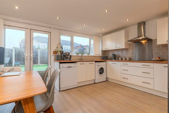 2 Bedroom Semi-Detached Bungalow To Rent In Orchard Avenue, Castle Donington, Derby, DE74