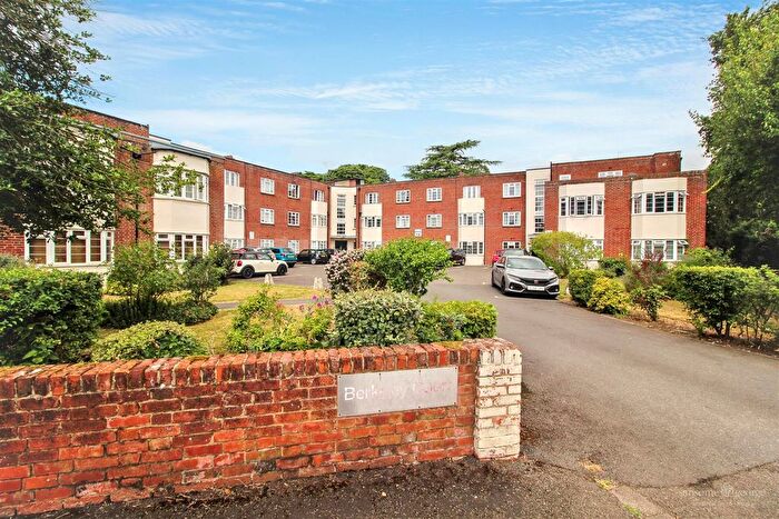 2 Bedroom Flat For Sale In Coley Avenue, Reading, RG1