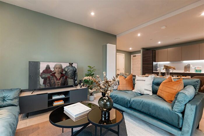 3 Bedroom Flat To Rent In New York, Quarry Hill, Leeds, LS2