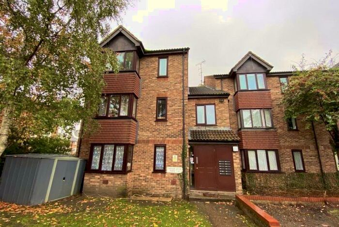 Studio To Rent In Farnham Road, SL2