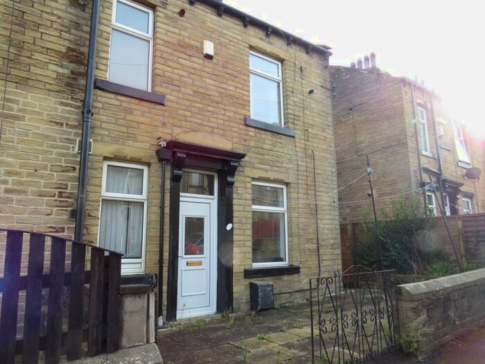 3 Bedroom House To Rent In Grange Street, Halifax, HX3
