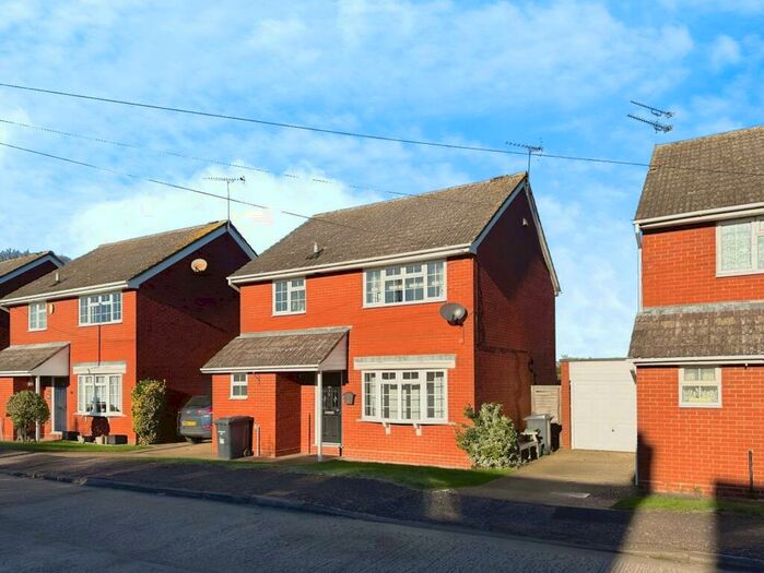 4 Bedroom House To Rent In St. Fabians Drive, Chelmsford, CM1