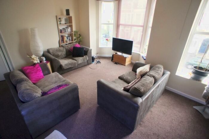 3 Bedroom Flat To Rent In Claude Road, Roath, CF24