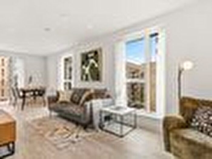 2 Bedroom Flat To Rent In Boyle Court, Lampton Parkside, Hounslow, TW3