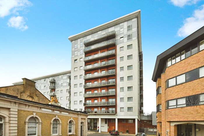 2 Bedroom Flat To Rent In New Road, Brentwood, CM14