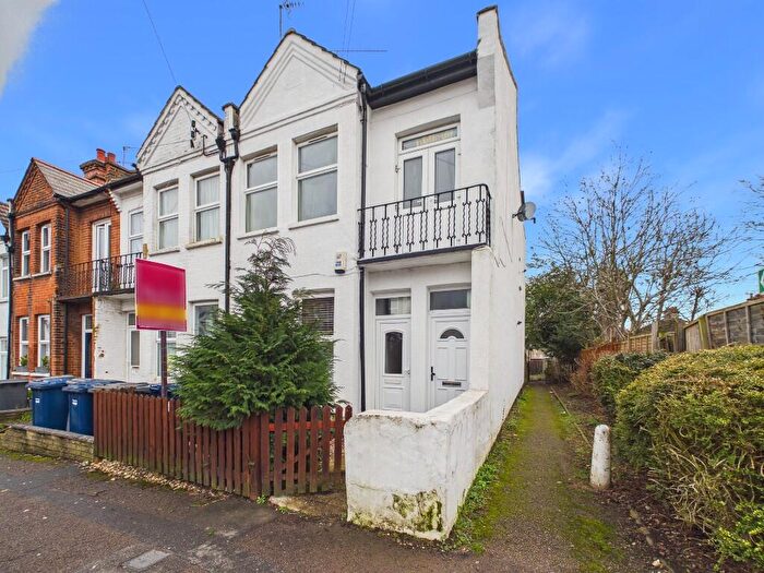 2 Bedroom Maisonette For Sale In Welbeck Road, Barnet, North London, EN4