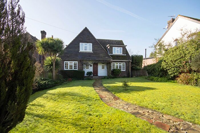 3 Bedroom Detached House For Sale In Tonbridge Road, Hildenborough, TN11