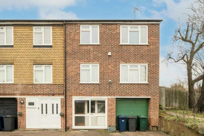 3 Bedroom Semi-Detached House To Rent In Westbury Road, North Finchley, N12