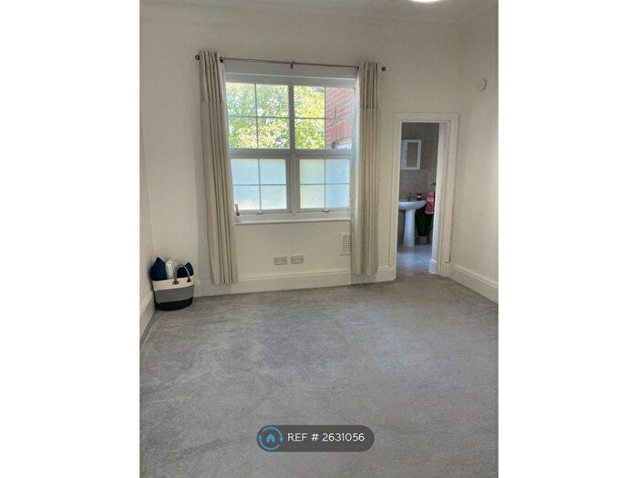 1 Bedroom Flat To Rent In Bush Hill Park, Enfield, EN1