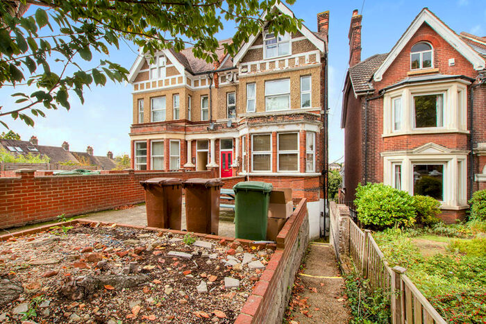 2 Bedroom Flat To Rent In Maidstone Road, Chatham, Kent, ME4