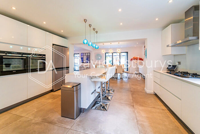 5 Bedroom Semi Detached House To Rent In Fairholme Gardens, Finchley Central, London, N3