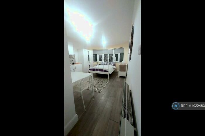 Studio To Rent In Finchley, London, N3