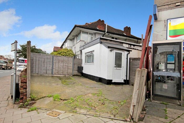 2 Bedroom Maisonette To Rent In Beechwood Gardens, London, NW10