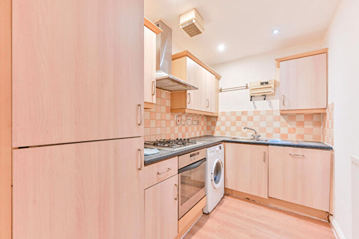 2 Bedroom Flat To Rent In The Avenue, , Wembley, HA9