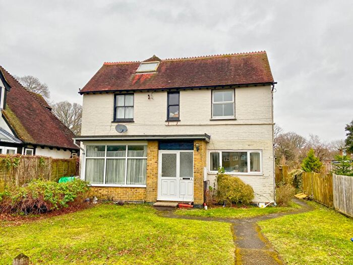 1 Bedroom Flat For Sale In Durford Road, Petersfield, Hampshire, GU31