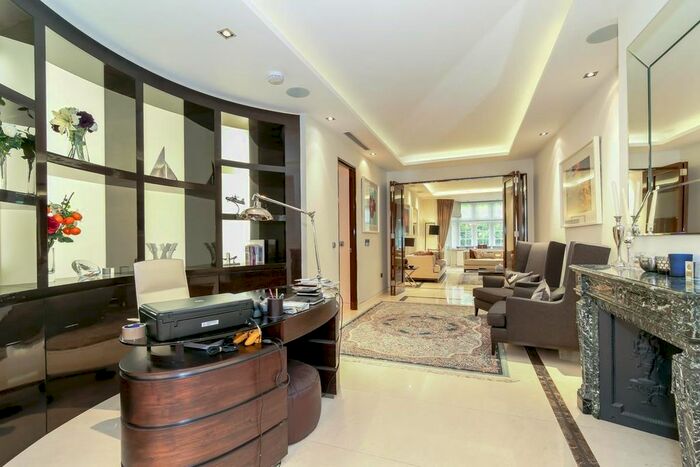 5 Bedroom Flat To Rent In Knightsbridge, London, SW1X