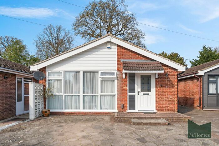 2 Bedroom Detached Bungalow For Sale In The Spinney, Potters Bar, EN6