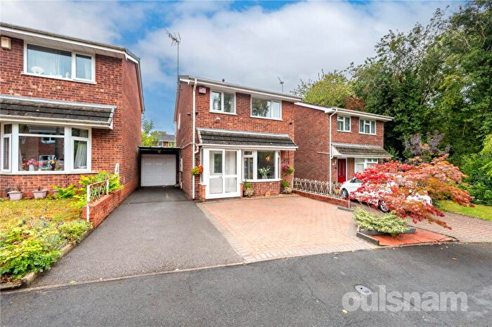 3 Bedroom Link Detached House For Sale In Paxford Close, Church Hill North, Redditch, Worceatershire, B98