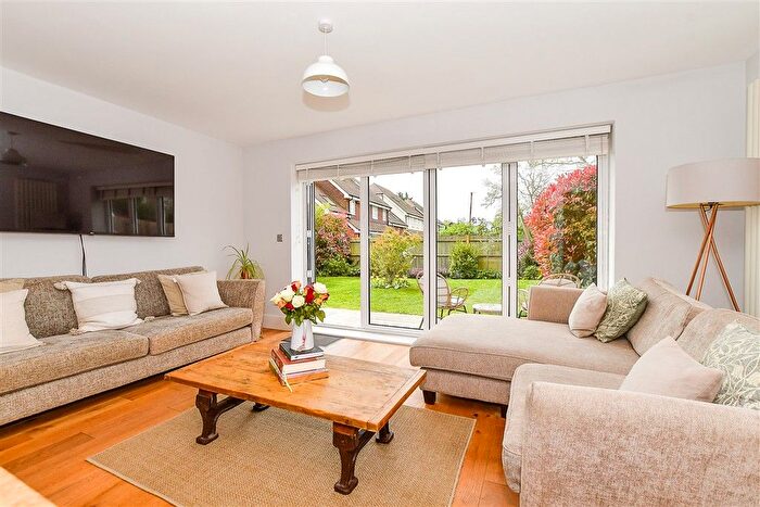 3 Bedroom Semi-detached House For Sale In Smith Way, Headcorn, Ashford, Kent, TN27