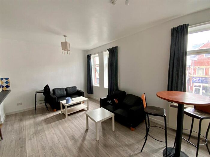 2 Bedroom Flat To Rent In City Road, Roath, CF24