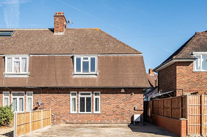 3 Bedroom Semi-Detached House For Sale In Randlesdown Road, London, SE6