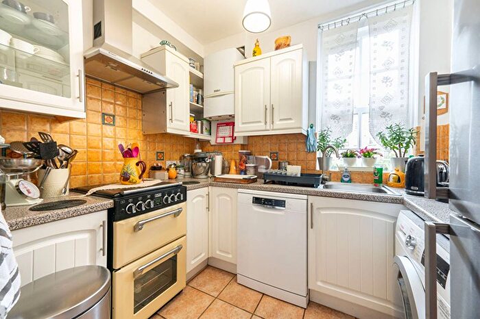 3 Bedroom Flat For Sale In Clarendon Road, Notting Hill, London, W11