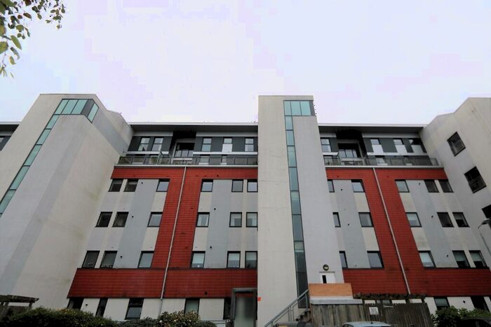 2 Bedroom Flat To Rent In Jackson Place, Bearsden, G61