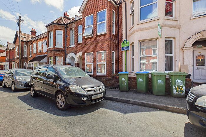 6 Bedroom House To Rent In Rigby Road, Southampton, SO17