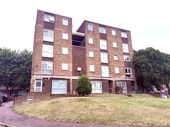 1 Bedroom Flat To Rent In North Street, Strood, ME2