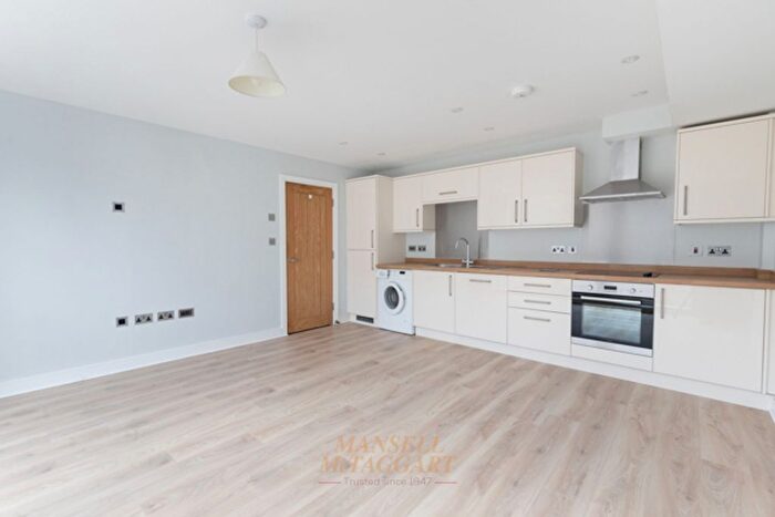 2 Bedroom Flat For Sale In Christopher Road, East Grinstead, RH19