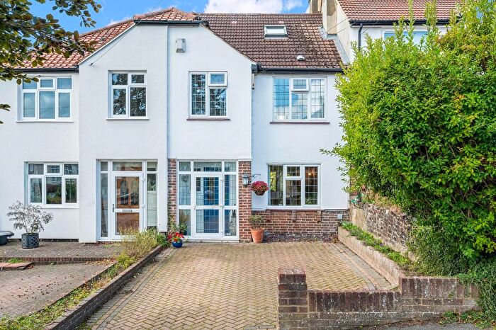 4 Bedroom Property For Sale In Chipstead Way, Banstead, SM7