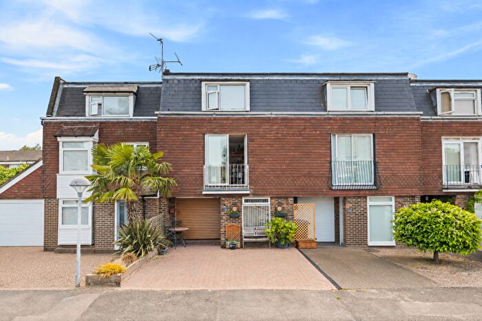 3 Bedroom House For Sale In Manor Close, Storrington, RH20