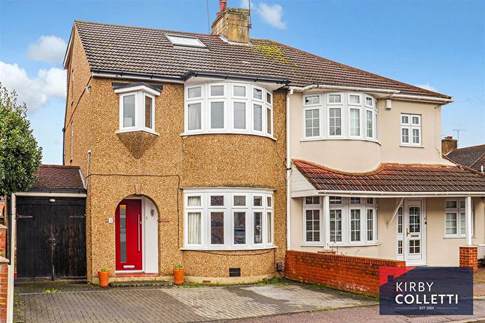 4 Bedroom Semi Detached House For Sale In Fairfield Road, Hoddesdon, EN11