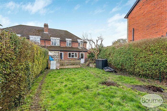 4 Bedroom Semi-detached House For Sale In High Street, Knaphill, Woking, Surrey, GU21