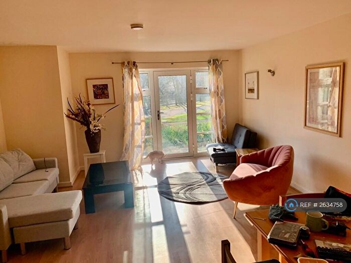 2 Bedroom Flat To Rent In Kennet Walk, Reading, RG1