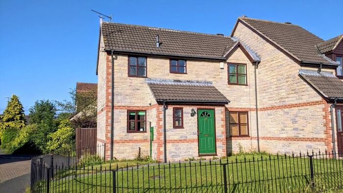 3 Bedroom Semi-Detached House To Rent In Mackintosh Court, Gilesgate, DH1