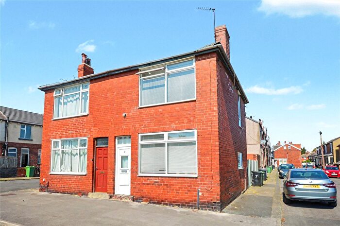 2 Bedroom Semi-detached House For Sale In Barkly Drive, Leeds, West Yorkshire, LS11
