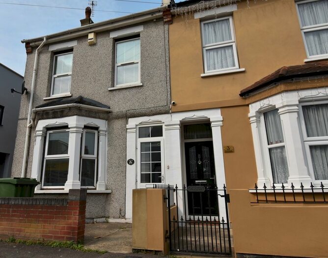 3 Bedroom End Of Terrace House To Rent In Bethel Road, Welling, DA16