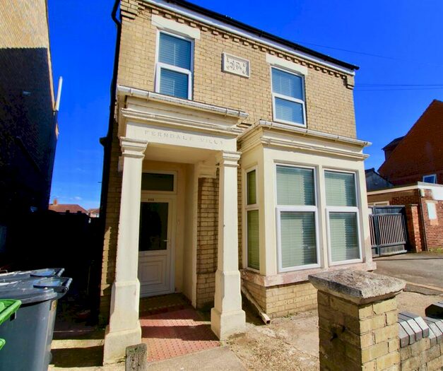 2 Bedroom Flat To Rent In Crown Street, Peterborough, PE1