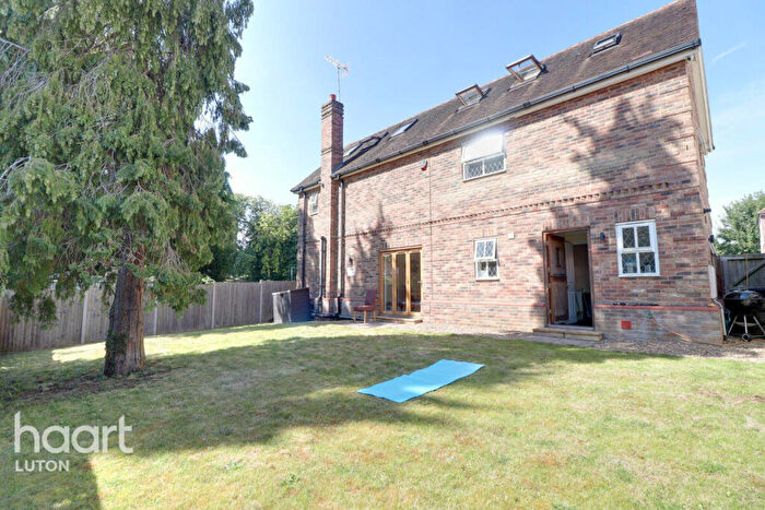 6 Bedroom Detached House For Sale In Wardown Crescent, Luton, LU2